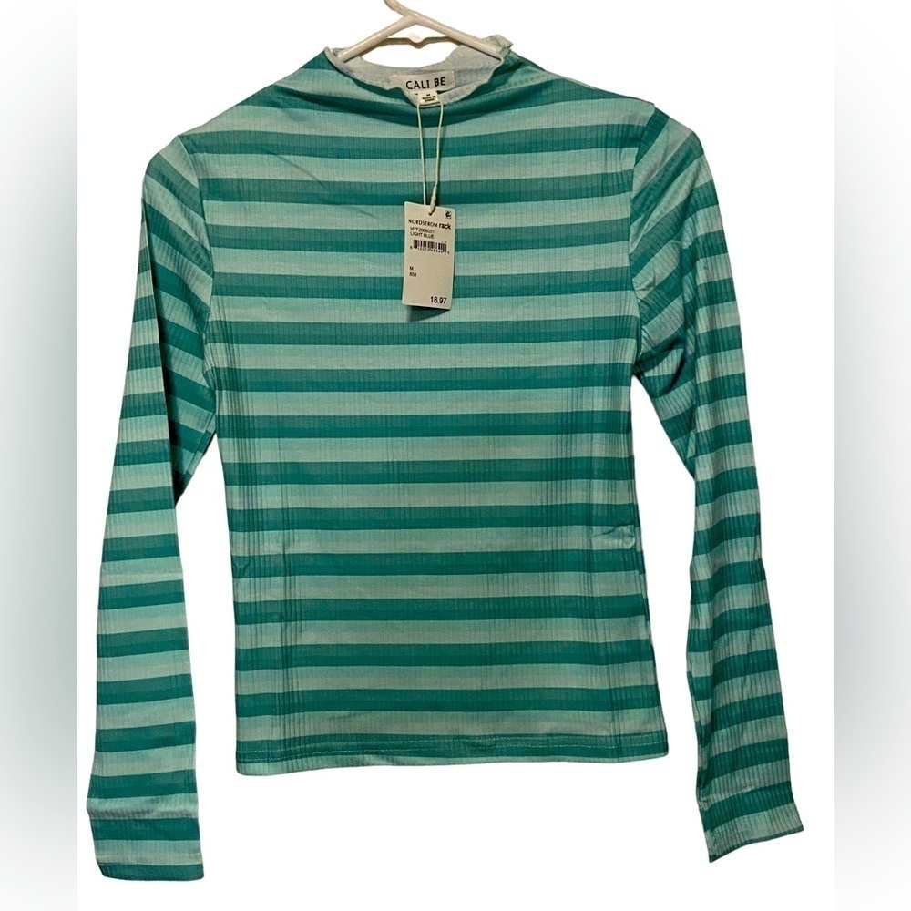 𝅺cali BE L/S top - M